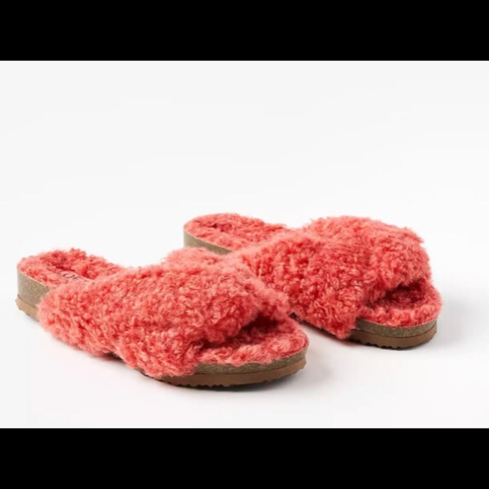 LOFT Knotted Sherpa Slippers